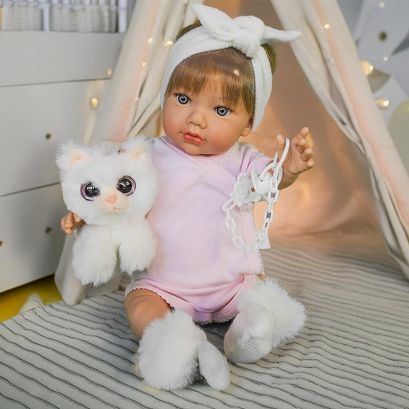 Lalka hiszpańska Alina Kawaii z pluszowym kotkiem Marina & Pau 1159