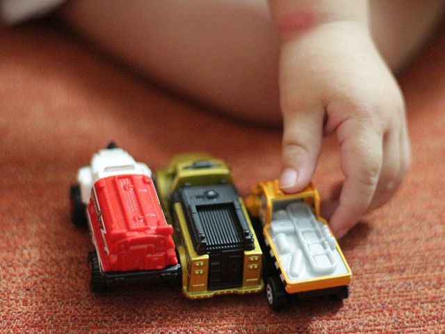 Samochodziki dla dziecka - Jak wybrać odpowiednie?